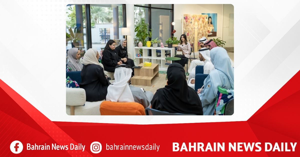 Youth Minister receives Creative Pioneers Team from Muharraq Model Youth Centre image
