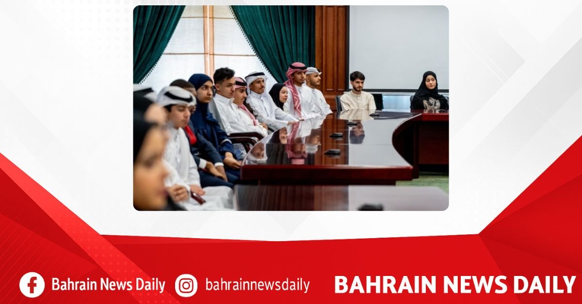Education Minister receives top-performing private school students